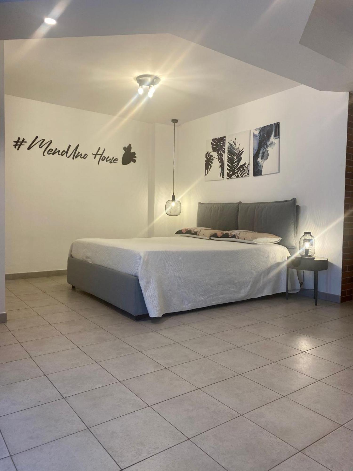 Апартаменты Menouno House Crispiano Номер фото